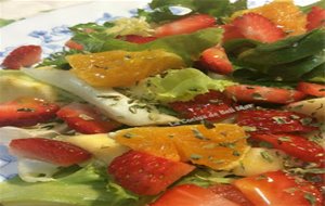 Ensalada De Escarola, Canónigos Y Fruta
