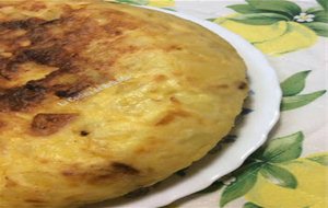 Tortilla De Patatas Con Salsa 
