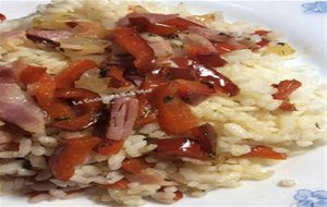 Arroz Con Pimiento Rojo, Cebolla Y Bacon 
