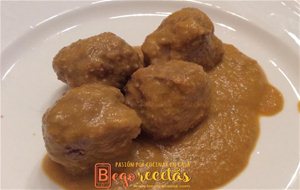 Albóndigas En Salsa De Almendras
