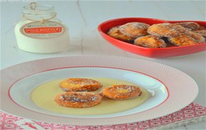 Buñuelos De Calabaza Y Naranja Sobre Natillas De Horchata