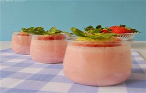 Mousse Ligera De Yogur Y Fresas #el Ingrediente Del Mes