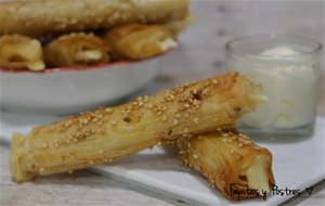 Cigarritos De Pasta Filo Con Queso.
