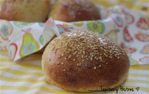 Panecillos De Hamburguesa Con Sésamo Y Semillas De Lino
