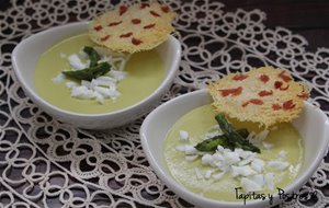 Crema De Espárragos Verdes Y Galleta De Parmesano
