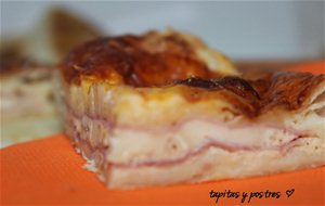 Tarta De Hojaldre Con Jamón Y Queso.
