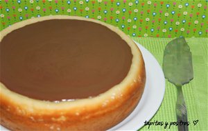 Tarta De Queso Con Cobertura De Chocolate.
