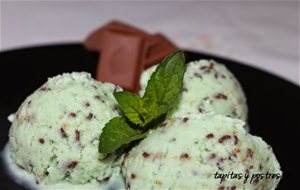 Helado De Menta Y Chocolate.
