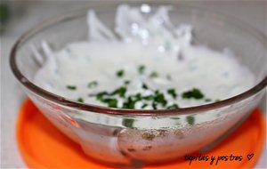 Salsa De Yogur Y Cebollino.
