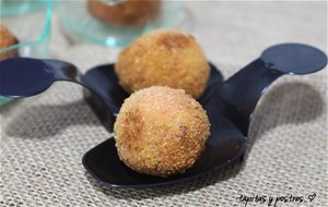 Bolitas De Piquillo Y Queso Crema.
