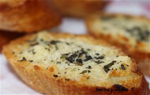 Crostinis De Ajo Y Queso.
