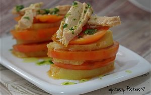 Milhojas De Patata Y Tomate Con Mermelada De Cebolla
