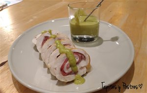 Pechuga Rellena De Jamón Y Queso Con Muselina De Pimientos
