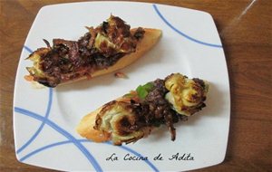 Tapa Con Alcachofas Fritas Y Morcilla
