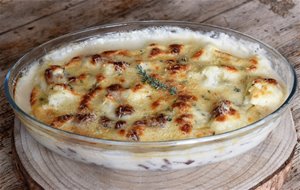 Coliflor Con Taquitos De Jamón Con Salsa Bechamel Gratinada Al Horno
