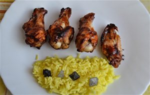 Alitas De Pollo Con Salsa De Soja  Miel Y Limón Con Guarnición De Arroz
