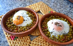 Huevos Al Plato Con Trufa Y Guisantes.
