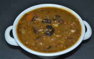 Lentejas De Puy Guisadas Con Verduras Y Setas
