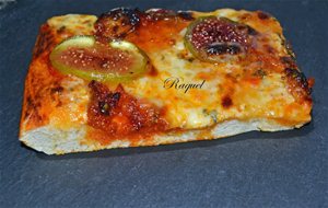 Pizza Con Higos Sobrasada Y Perlas De Mozzarella
