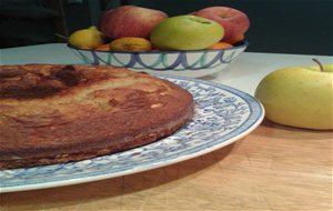 Bizcocho De Yogur Y Almendra, Con Manzana Y Canela
