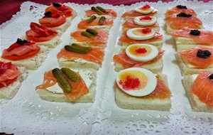 Canapés Con Salmón. Cuatro Combinaciones
