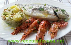 Dorada A La Sal Con Ensalada De Aguacate Y Piña
