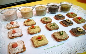 Canapés De Hummus, Tapenade Y Patés Caseros
