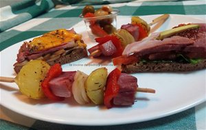 Paletilla Asada En Brocheta Tosta Fría Y Tosta Caliente
