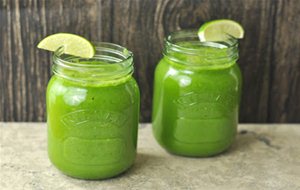 Smoothie de pepino manzanas verdes