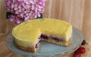 Kuchen  Con Crema Y Cerezas 
