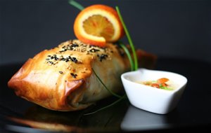 Paquetitos De Salmón Rellenos De Brócoli Con Salsa De Naranja Sanguina
