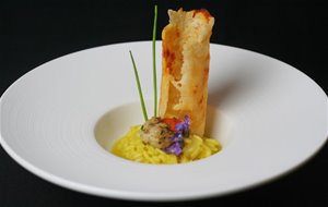 Zamburiñas A La Plancha Con Risotto A La Milanesa Y Cilindro De Parmesano
