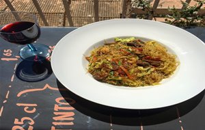 Fideos De Arroz Al Curry Con Ternera
