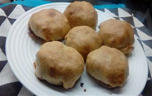 Bolitas De Manzana, Morcilla Y Piñones (con Masa De Empanada)
