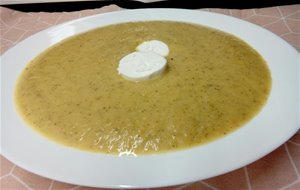 Crema De Puerro Y Calabacín Con Queso De Cabra
