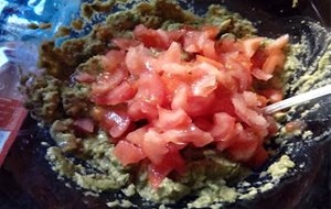 Tostas De Aguacate Con Migas De Bacalao 
