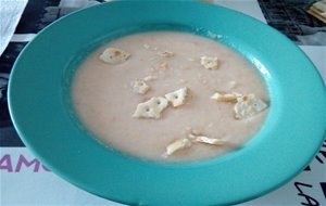 Gazpacho De Melón Y Yogurt Con Crackers
