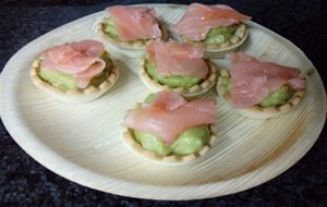 Minitartaletas De Guacamole Con Salmón Ahumado (y Minivolovanes)
