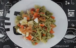 Ensalada De Lazos Con Palitos De Cangrejo 
