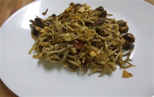 Revuelto De Gulas Con Champiñones Al All I Pebre (ajo Y Pimentón)
