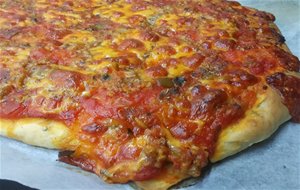 Pizza Americana De Pisto, Atún Y Queso
