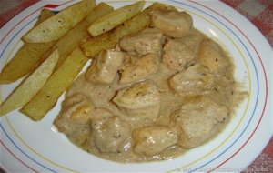 Pollo En Salsa De Almendras			