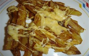 Patatas Fritas Con Queso Fundido