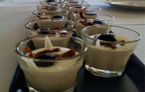 Crema De Queso Manchego Con Cherrys Y Aceituna Negra
