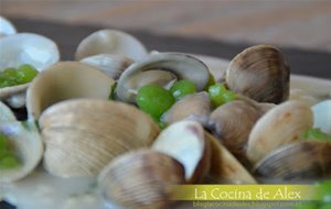 Almejas En Salsa Verde Con Caviar De Calabacin Y Jenjibre
