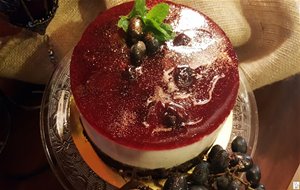 Tarta Fría De Crema De Yogur Con Frutos Del Bosque
