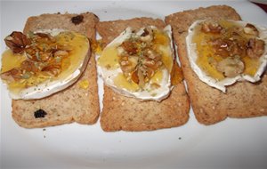 Tostadas Con Queso De Cabra Y Miel
