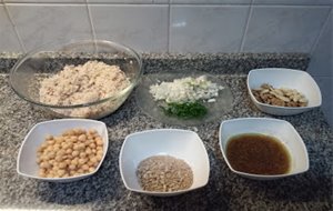 Ensalada De Garbanzos,  Arroz Y Frutos Secos
