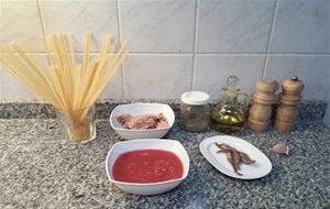 Pasta Con Salsa De Atún Y Anchoas
