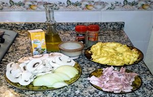 Tagliatelle Con Salsa De Champiñones 
